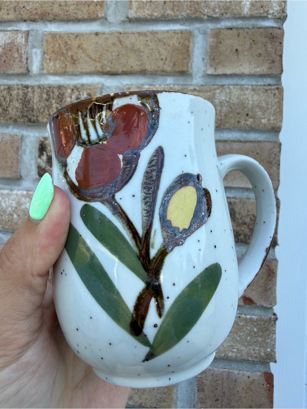 Vintage white stoneware Flower Mug with Green Leaves - Picture 4 of 5